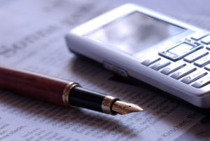 Fountain pen next to cell phone - connection